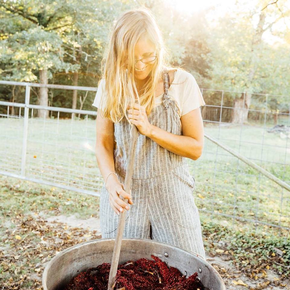 Episode 39 : Raising Alpacas on a Fiber Farm with Kacie Lynn