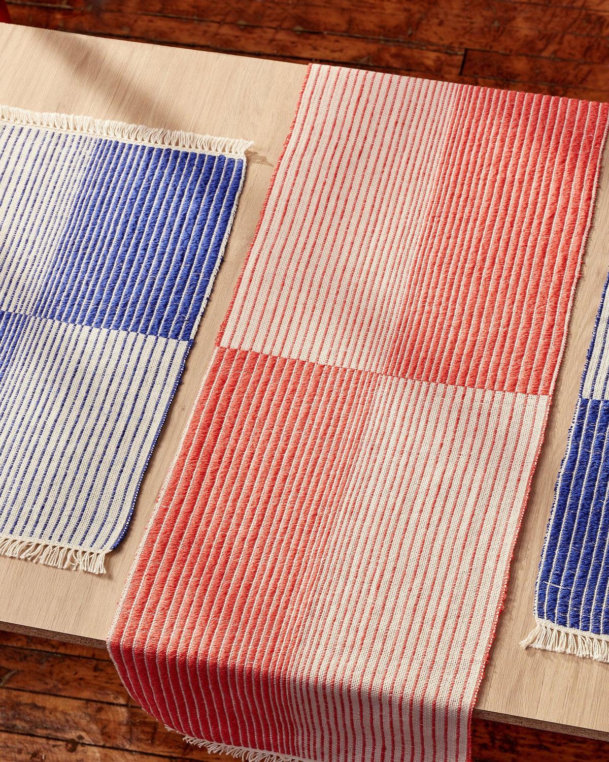 Contrast Block Table Set