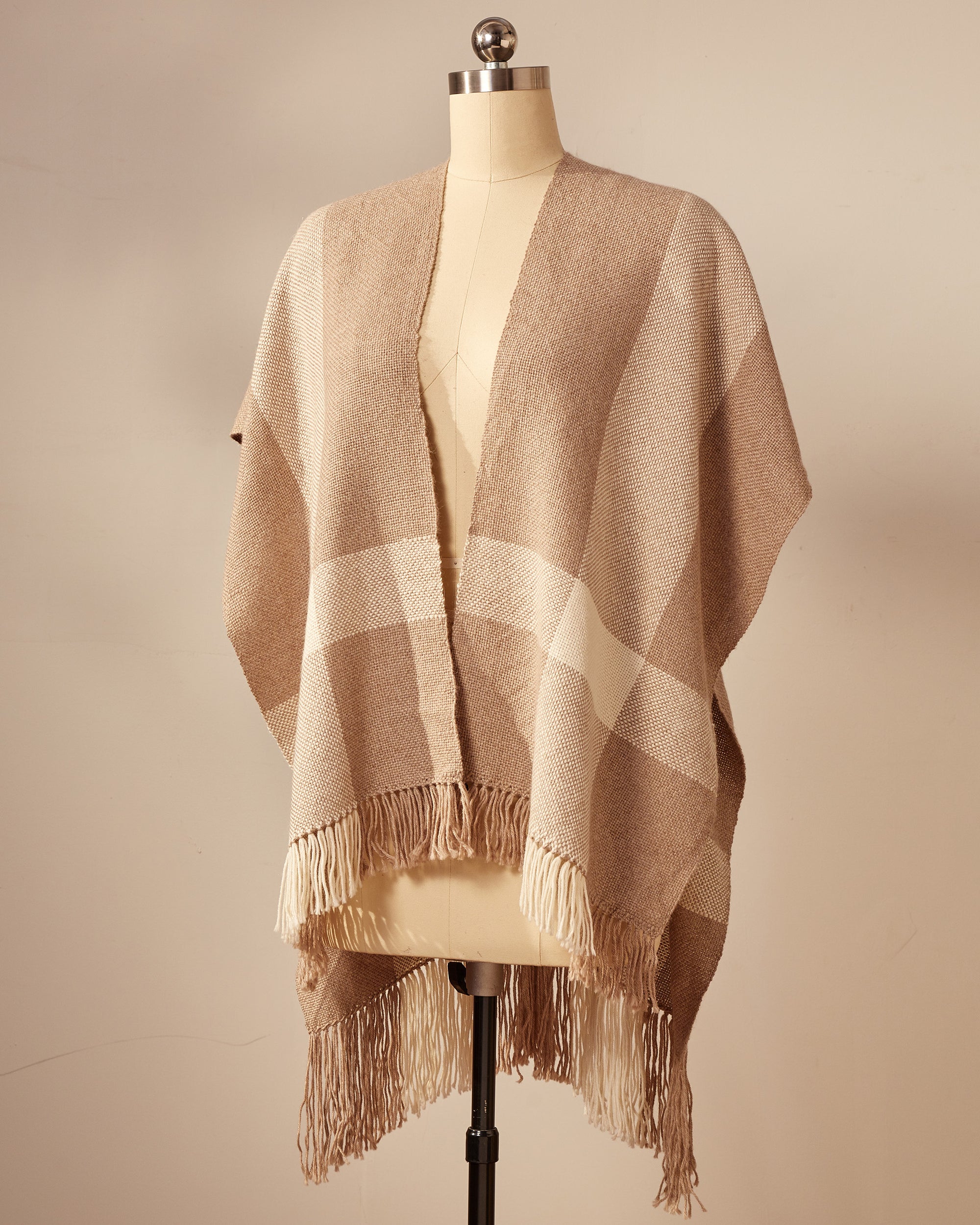 Cozy Alpaca Poncho Weaving Pattern - Gist Yarn