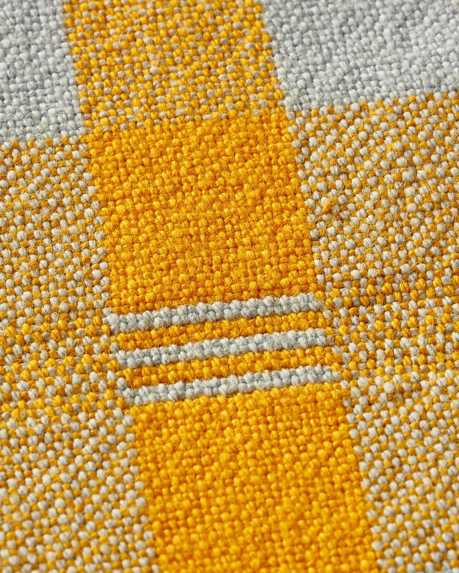 Daffodils & Snowdrops Runner