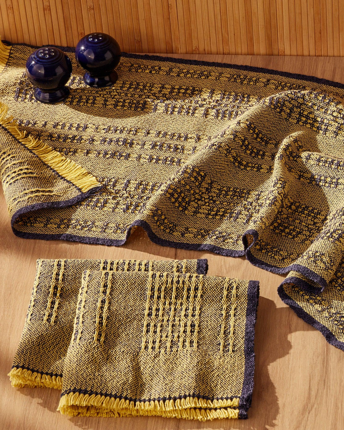 Midnight Sun Table Set