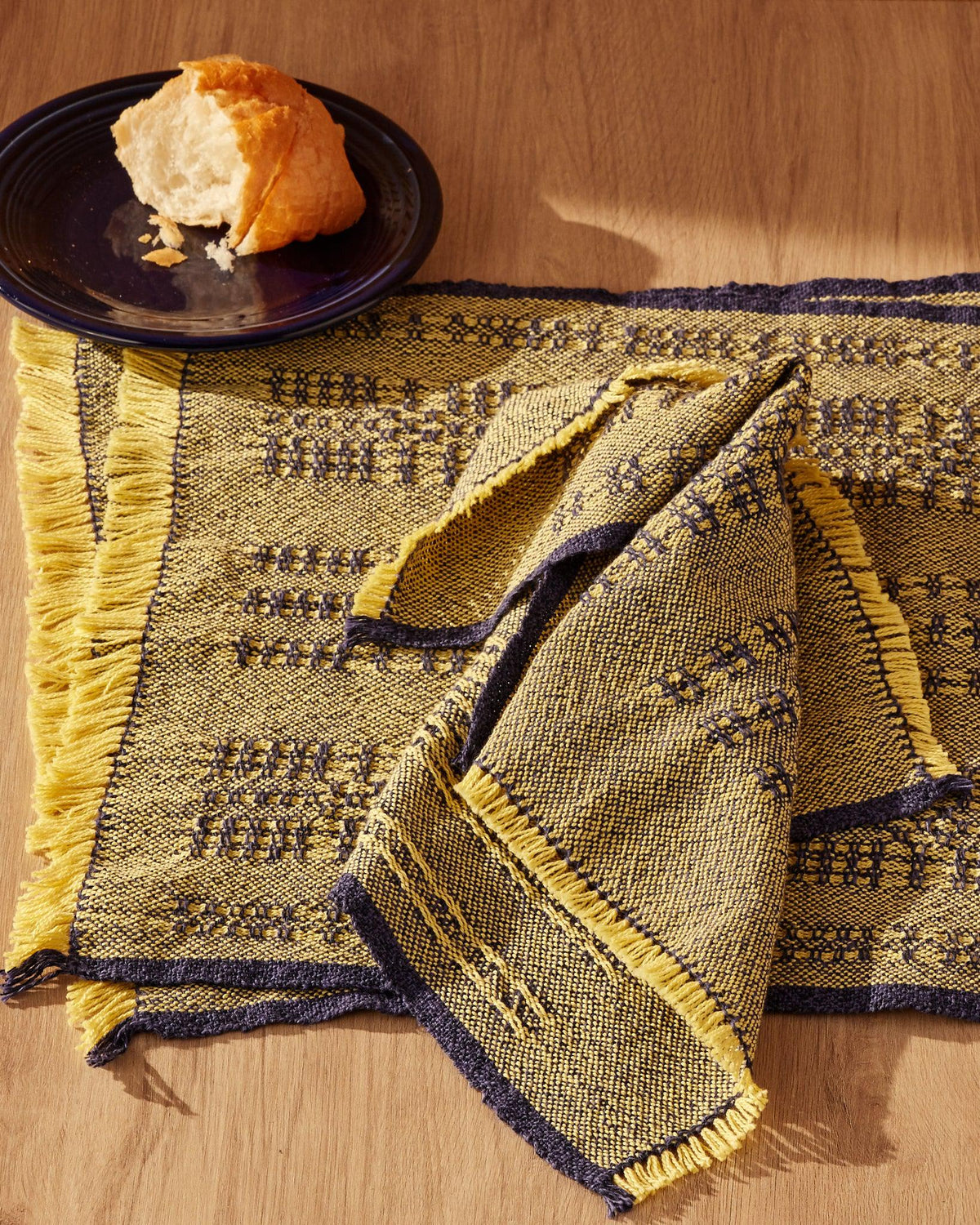 Midnight Sun Table Set