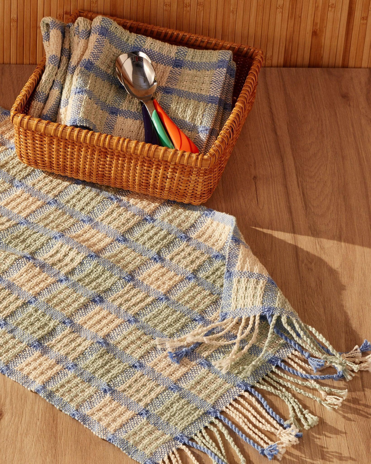 Spring Lace Table Set Pattern - Gist Yarn