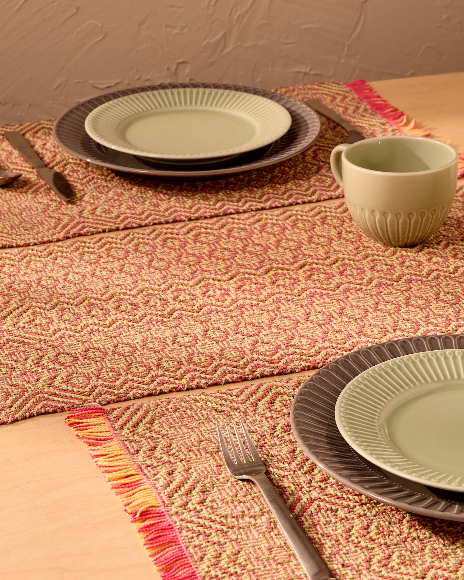 Spring Tulip Table Set