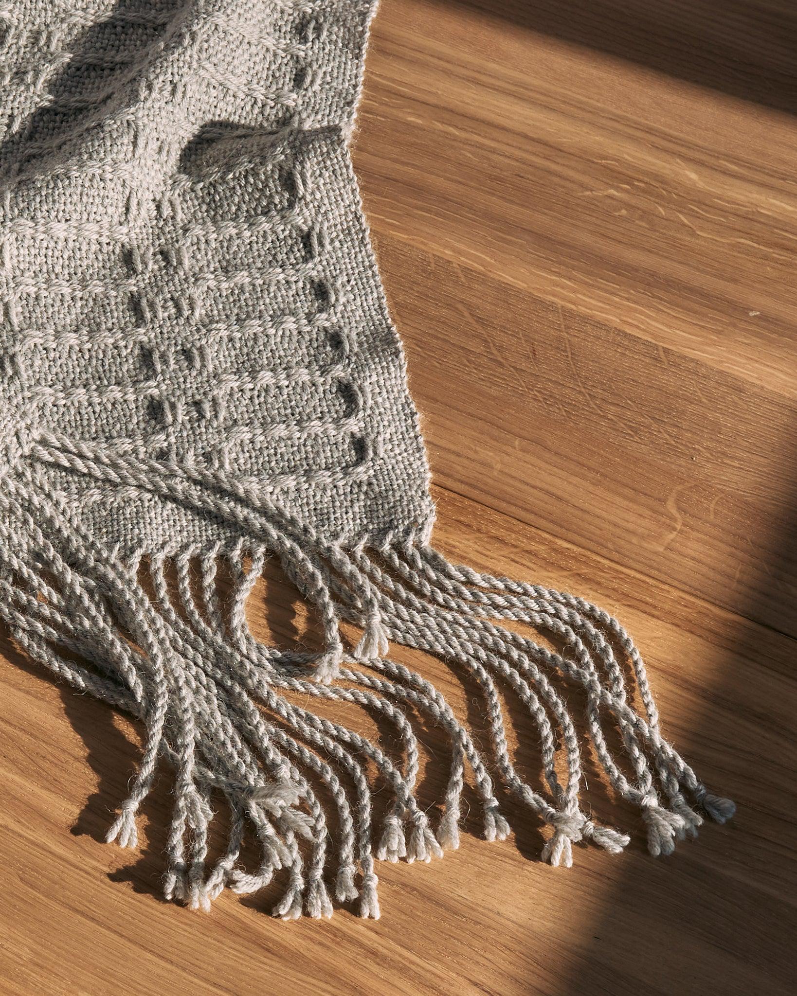 Three Column Lace Scarf Weaving Pattern - Gist Yarn